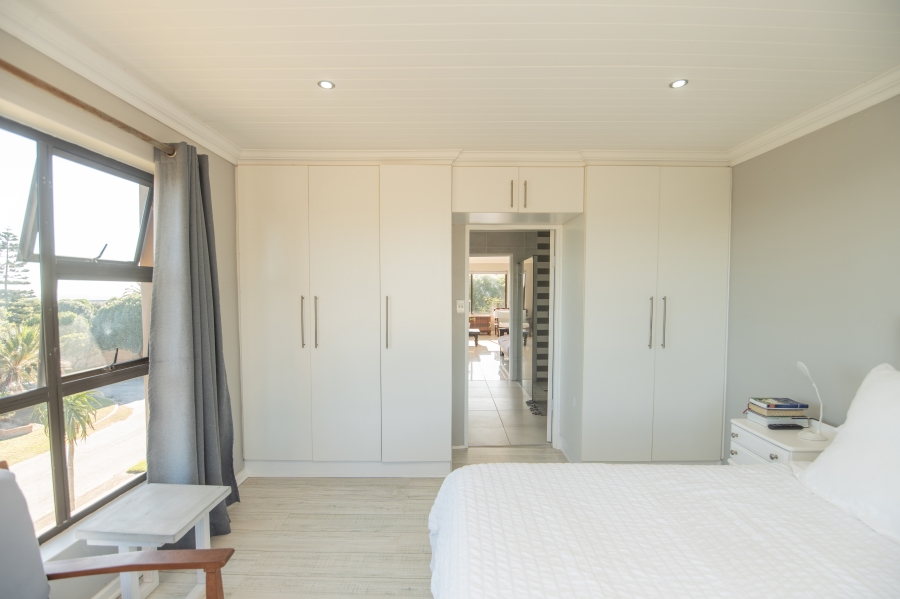 4 Bedroom Property for Sale in Clarendon Marine Eastern Cape